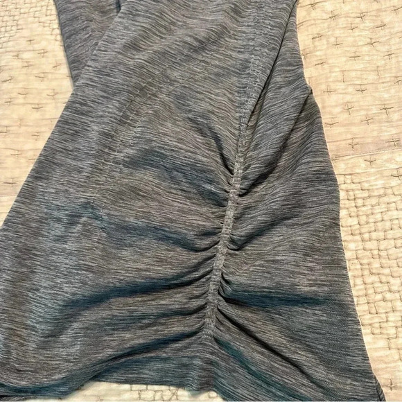 Athleta Speedlight Medium Grey Spacedye Short Sleeve Fitted Athletic Tee Sz M(G - Picture 5 of 11